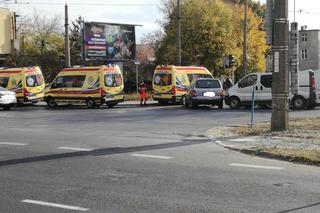 Kolizja osobówki z samochodem konwojowym policji