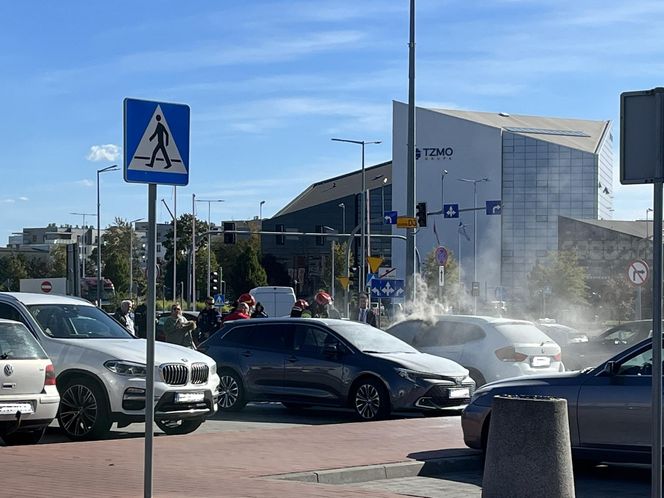 Pożar BMW pod Atrium Copernicus w Toruniu