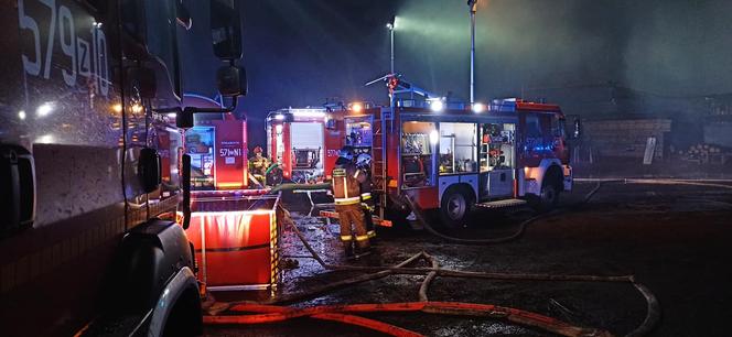 Ogromny pożar w Tucznie.  Na miejscu pracowało 31 zastępów straży pożarnej!