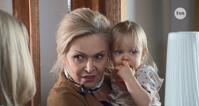 Na Wspólnej, odcinek 3961: Boska odkryje, że Kamil zamieszkał z Łucją! Nie pozwoli im być razem? - ZDJĘCIA