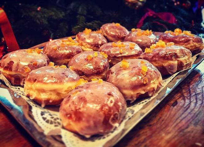 Tłusty czwartek 2018: te cukiernie w Warszawie sprzedają najlepsze pączki! [RANKING, ADRESY]