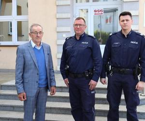 Policjanci uratowali kobietę. Wzruszony ojciec podziękował funkcjonariuszom