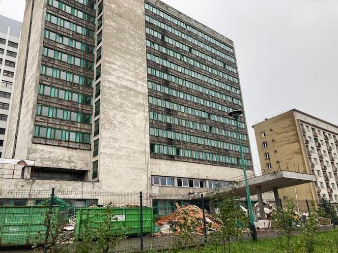 Rozbiórka hotelu w centum miasta. Mieszkańcy obawiają się…pluskiew!