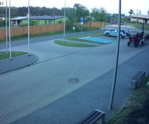 Poddębice. Wóz konny na parkingu komendy. Kierowca nietrzeźwy i z dożywotnim zakazem [ZDJĘCIA]. 
