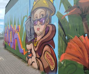 Kolorowe grafiki w siedleckim tunelu pod torami