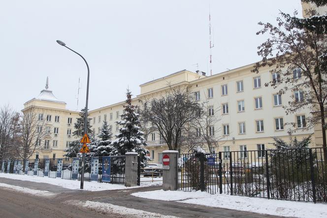 Pocisk z granatnika rozsadził strop budynku Komendy Głównej Policji. Komendant trafił do szpitala. Czasowo stracił słuch