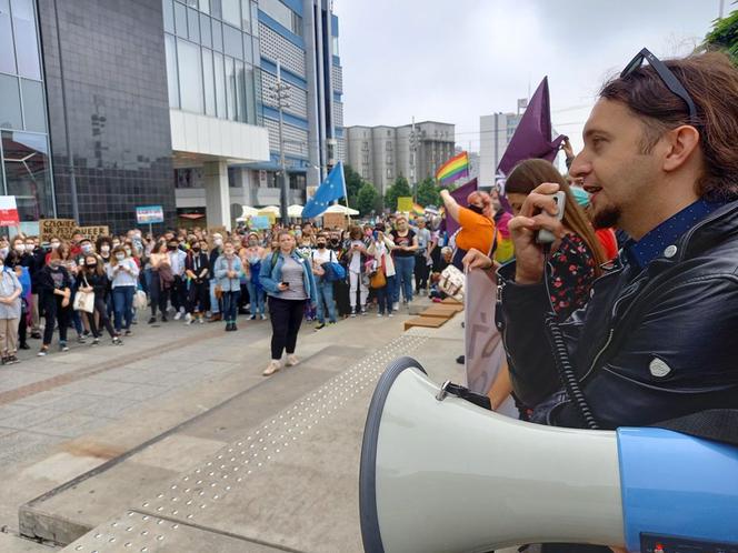 Katowice: Tłumy na proteście społeczności LGBT. "Ludzie to nie ideologia!" 