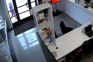 Limanowa. W środku nocy obrabowali sklep z elektroniką. Odjechali bmw na holenderskich numerach