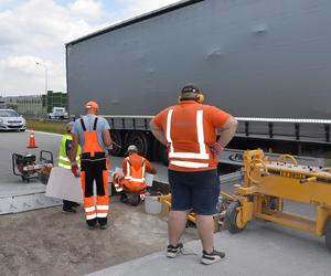 Tak naprawiano betonową nawierzchnię autostrady A1