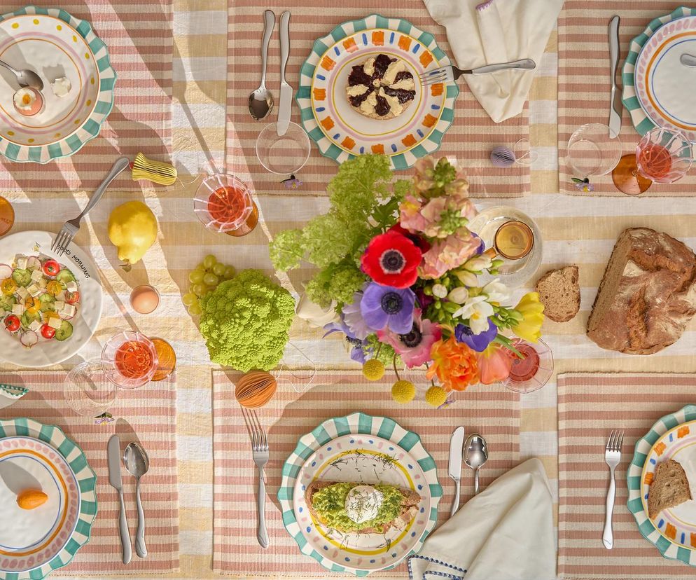 5 stylów na Wielkanoc. Aranżacja stołu: od glamour po minimalistyczne wabi-sabi