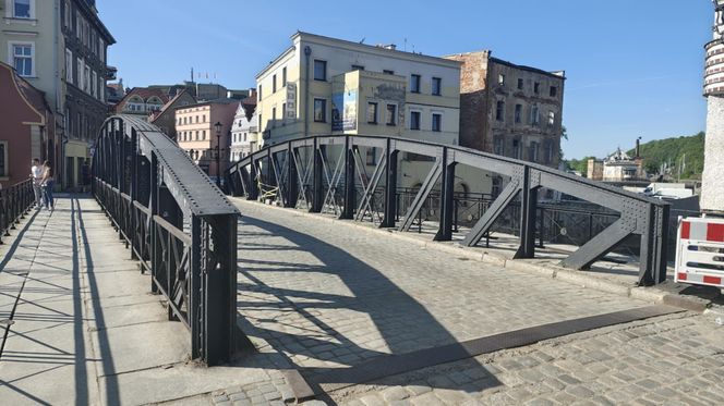O tym mieście mówią "mała Praga". Twierdza, podziemia i najstarszy kamienny most 