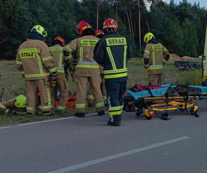 Szedł z córeczką poboczem, wjechało w nich auto