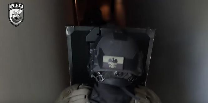 Stłuczki-ustawki z kaskaderami. CBŚP rozbiło gang z Pruszkowa! Wyłudzili miliony z ubezpieczeń