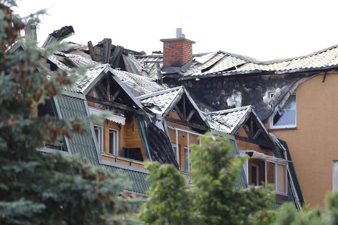 Blok przy ul. Powstańców w Ząbkach po pożarze