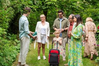 Barwy szczęścia, odcinek 3069. Małgorzata (Adrianna Biedrzyńska), Jerzy (Bronisław Wrocławski), Natalia (Maria Dejmek), Cezary (Marcel Opaliński), Lea (Lena Sobota), Malwina (Joanna Gleń), Emilka (Jessica Frankiewicz), Herman (Maciej Raniszewski)