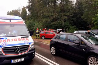 Poranny wypadek na trasie Starachowice - Tychów. Są ranni! [FOTO]