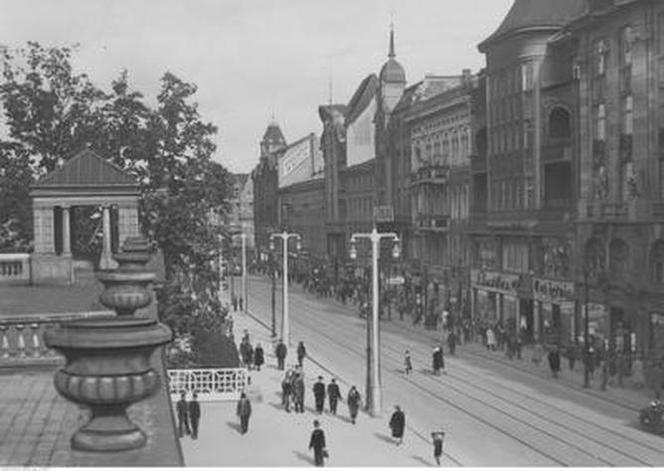 WYJĄTKOWE zdjęcia z placu Wolności w Poznaniu. Tak świętowano tam przed wojną