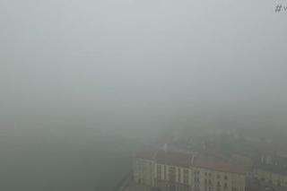 Podgórze tonące w smogu: Widok z lotu ptaka. Zobacz niesamowity film! [WIDEO]