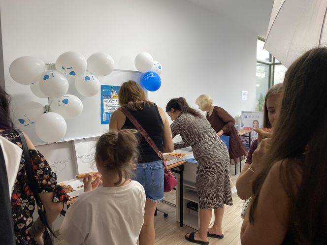 Wakacyjny patrol Eska Summer City w olsztyńskim oddziale Szkoły Policealnej Pascal