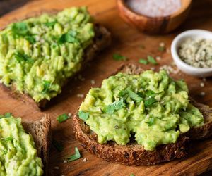 Z serka wiejskiego i awokado robię najlepszą pastę. Świetnie smakuje na kanapkach i jako przekąska 