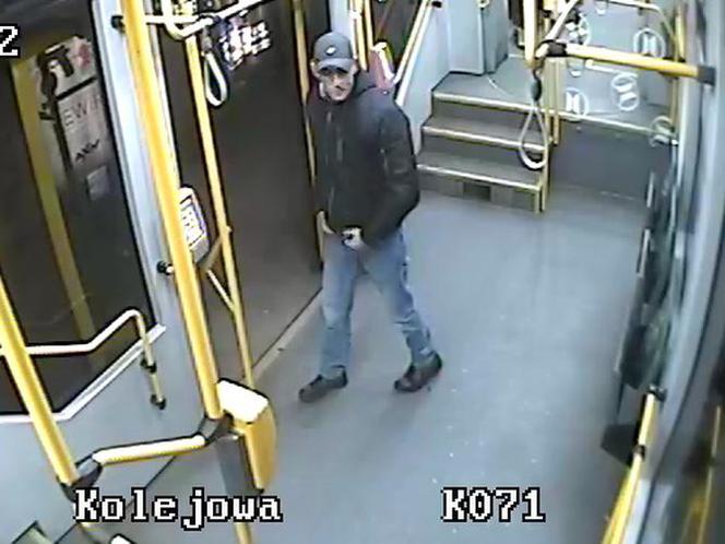 Poszukiwany męzczyzna, który napadł obcokrajowca w tramwaju