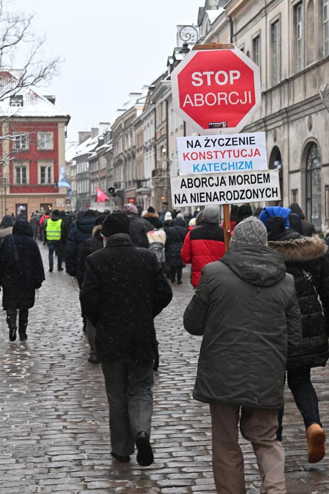 Wojownicy Maryi w pokutnej procesji różańcowej