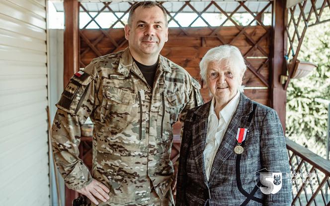 Podlaskie: Medal dla pani Danuty. Żołnierze zawsze mogli liczyć na jej dobre słowo i poczęstunek