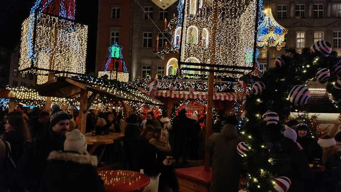 Tłumy na otwarciu Jarmarku Bożonarodzeniowego 2023 we Wrocławiu. Zobacz zdjęcia!