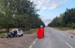 Śmiertelny wypadek na DK 12 pod Piotrkowem Tryb. Kierujący chevroletem wjechał pod tira [ZDJĘCIA]