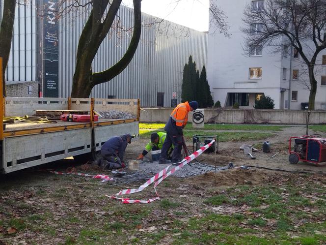 Usunięcie pomnika ks. Idziego Radziszewskiego ze skweru im. abp. J. Życińskiego