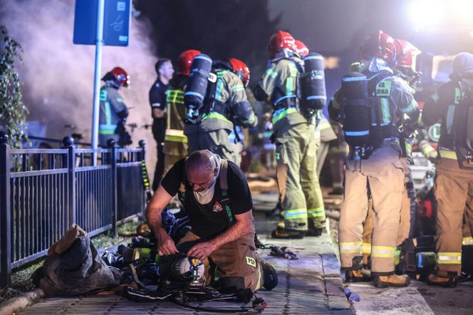 14-latka zginęła w pożarze bloku w Rzeszowie! Poszkodowanych zostało wiele osób [ZDJĘCIA, AKTUALIZACJA]