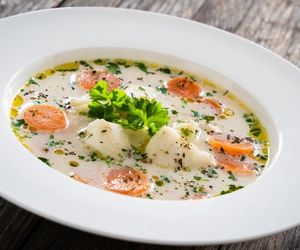  Postna woda śledziowa to niezwykły element wigilijnego stołu. Jej przygotowanie zajmuje chwilę, ale efekt zachwyca wszystkich