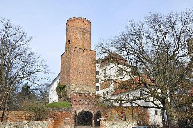 Zamek Joannitów w Łagowie - zobacz zdjęcia zamku i pięknego dziedzińca
