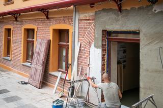 Remont podwórka na Piotrkowskiej 102 w Łodzi