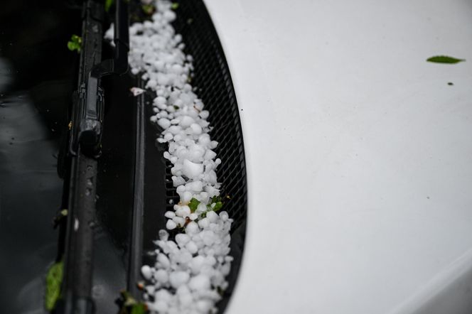 Potężne burze nad Podkarpaciem. Grad, wicher i potoki deszczu, jak w środku lata!