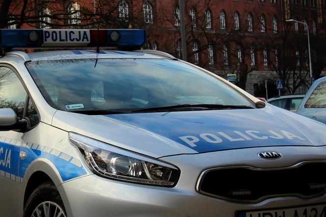 Pijana policjantka z bronią siała grozę na stacji paliw. Świadek zabrał jej pistolet