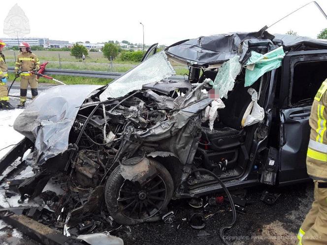 Łódź. Śmiertelny wypadek na drodze krajowej nr 35. Kierowca mercedesa uderzył w tył tira [ZDJĘCIA].