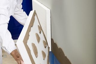 Wybierz klej do systemu ociepleń. Czym kleić wełnę, czym styropian?