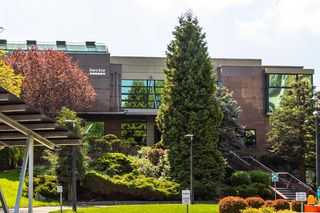 Niedokończoną przychodnię z PRL zamienili we wspaniałe Centrum Komputerowe. Biurowiec Hector. Kuryłowicz & Associates