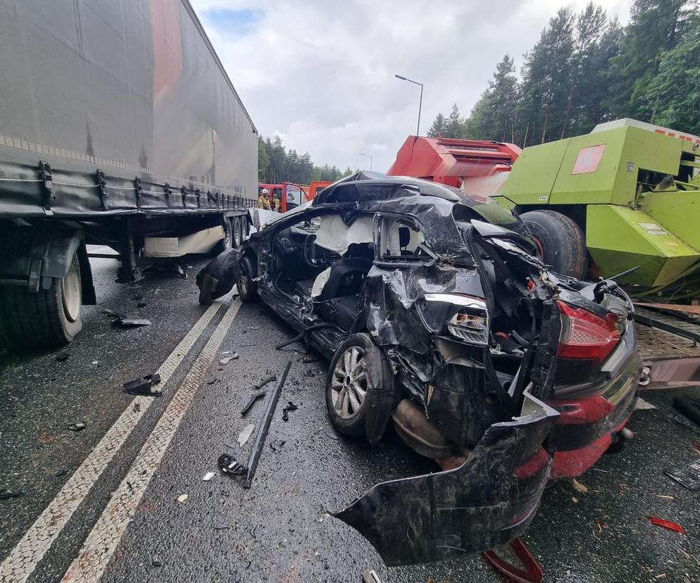 Brzesko. Tragiczny wypadek z udziałem pięciu pojazdów. 26-latek zginął na miejscu