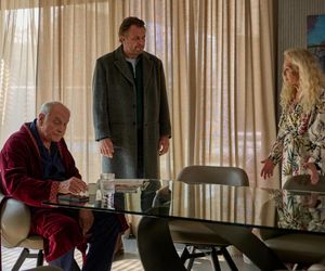 Na Wspólnej odc. 4040. Konrad Wysocki (Marek Bukowski), Hebel (Tadeusz Huk), Agnieszka (Katarzyna Walter)