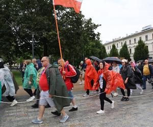 Lubelska Piesza Pielgrzymka na Jasną Górę 2024. Pątnikom deszcz niestraszny!