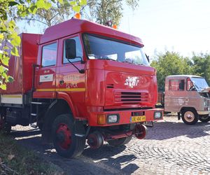 Zlot pojazdów zabytkowych na terenie dawnej Fabryki Samochodów Ciężarowych w Lublinie