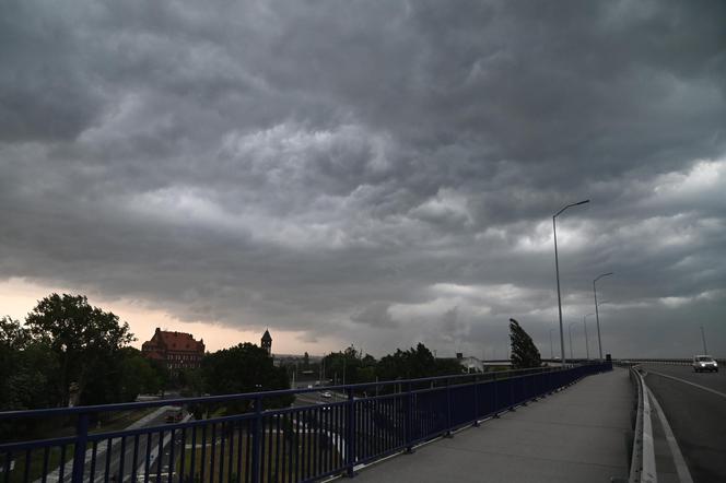 Burze i nawałnice przeszły nad Polską. Strażacy podali miażdżące dane