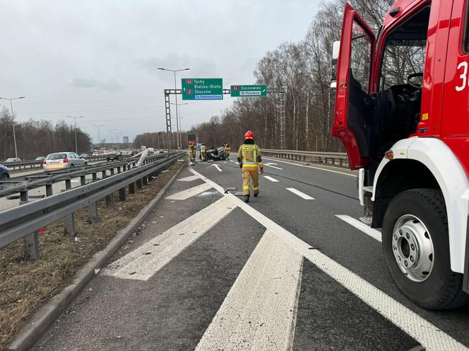 Wypadek na A4. 19-letni kierowca peugeota uderzył w bariery energochłonne