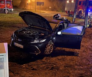 Toyota wjechała pod ciężarówkę. Dramatyczny wypadek pod Legionowem
