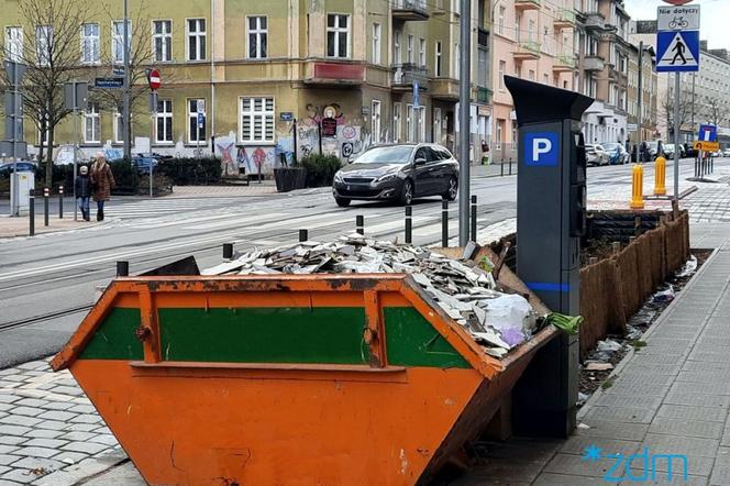 Pojemnik na śmieci z remontu w Poznaniu - najważniejsze informacje. Gdzie można ustawić kontener?