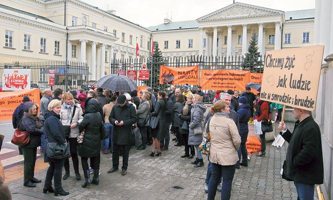 Mieszkańcy protestują przeciwko smrodowi 