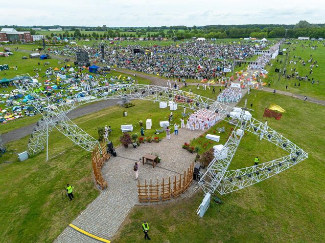 Ewakuacja na Polach Lednickich. Burza przerwała spotkanie młodych 