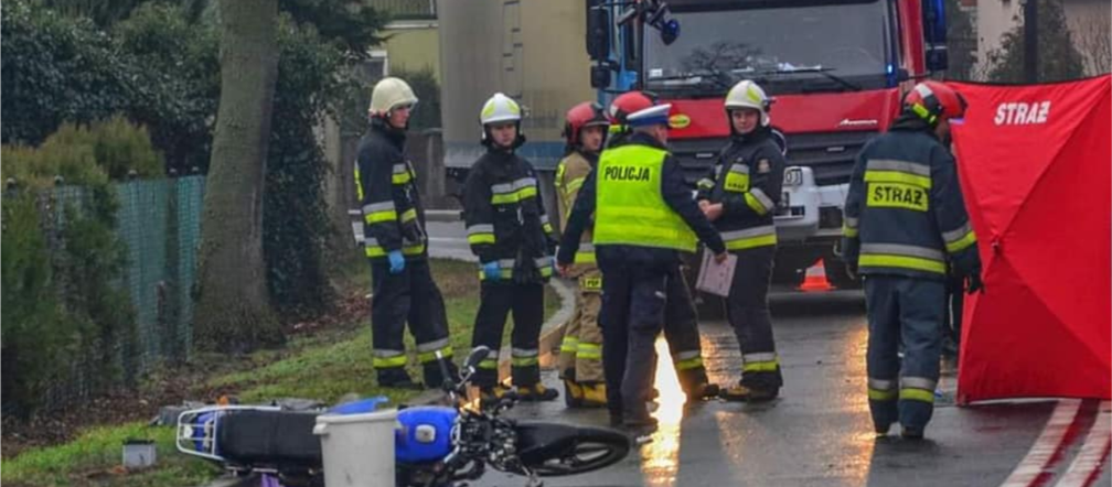 Młody kierowca motoroweru wpadł w poślizg